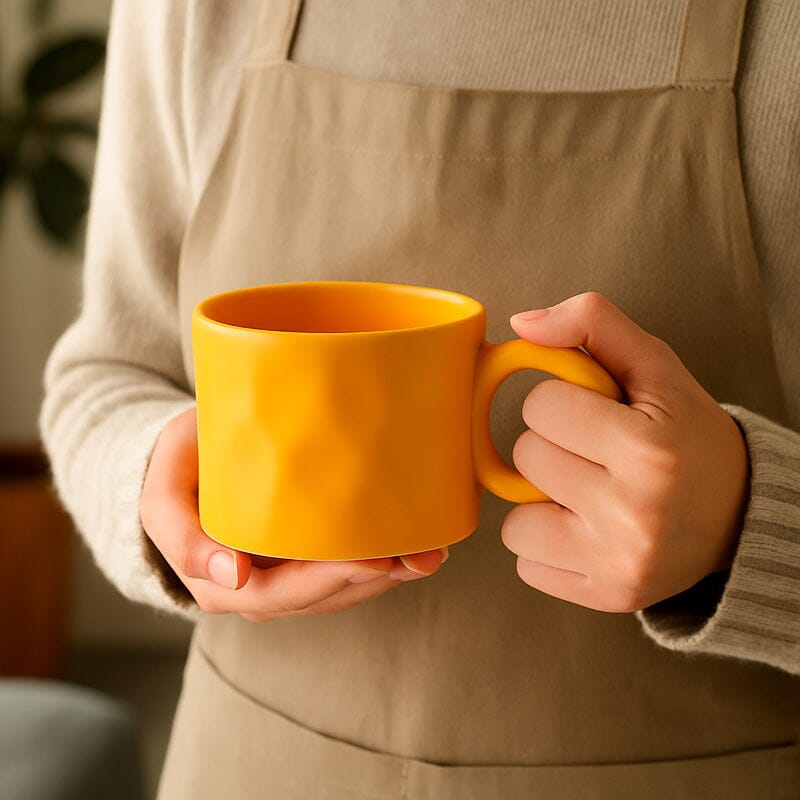 Caneca de Cerâmica com Design Orgânico e Alça Circular Caneca de Cerâmica com Design Orgânico e Alça Circular Doca