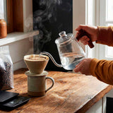 Chaleira de Vidro Borossilicato com Alça de Madeira para Café Chaleira de Vidro Borossilicato com Alça de Madeira para Café Doca