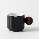 Copo Medidor de Café em Cerâmica com Alça de Madeira 90ml Copo Medidor de Café em Cerâmica com Alça de Madeira 90ml Doca Preto