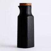 Garrafa de Cerâmica para Azeite e Vinagre com Tampa de Madeira Garrafa de Cerâmica para Azeite e Vinagre com Tampa de Madeira Doca Preta