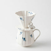 Kit Coador de Café e Jarra em Cerâmica Pétalas Pintado à Mão 280ml Kit Coador de Café e Jarra em Cerâmica Pétalas Pintado à Mão - 280ml Doca