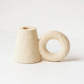 Porta Velas de Cerâmica com Design Escultórico Porta Velas de Cerâmica com Design Escultórico Doca Branco