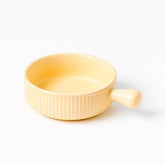 Travessa de Cerâmica com Cabo e Acabamento Pastel Travessa de Cerâmica com Cabo e Acabamento Pastel Doca Amarela