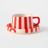 Xícara de Cerâmica Listrada com Pires 260ml Xícara de Cerâmica Listrada com Pires 260ml Doca Vermelha