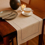 Caminho de Mesa de Linho Minimalista com Detalhe Vazado Caminho de Mesa de Linho Minimalista com Detalhe Vazado Doca 