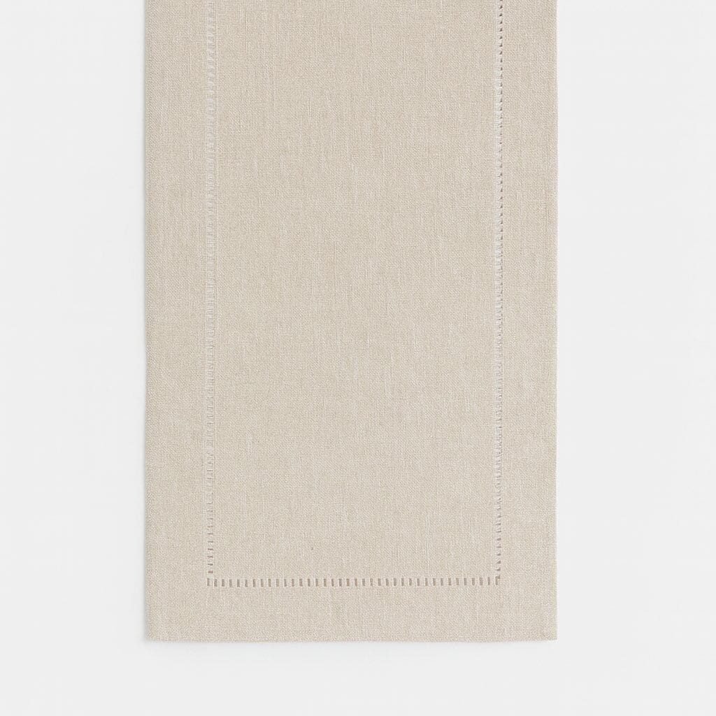Caminho de Mesa de Linho Minimalista com Detalhe Vazado Caminho de Mesa de Linho Minimalista com Detalhe Vazado Doca Bege 32x180cm 