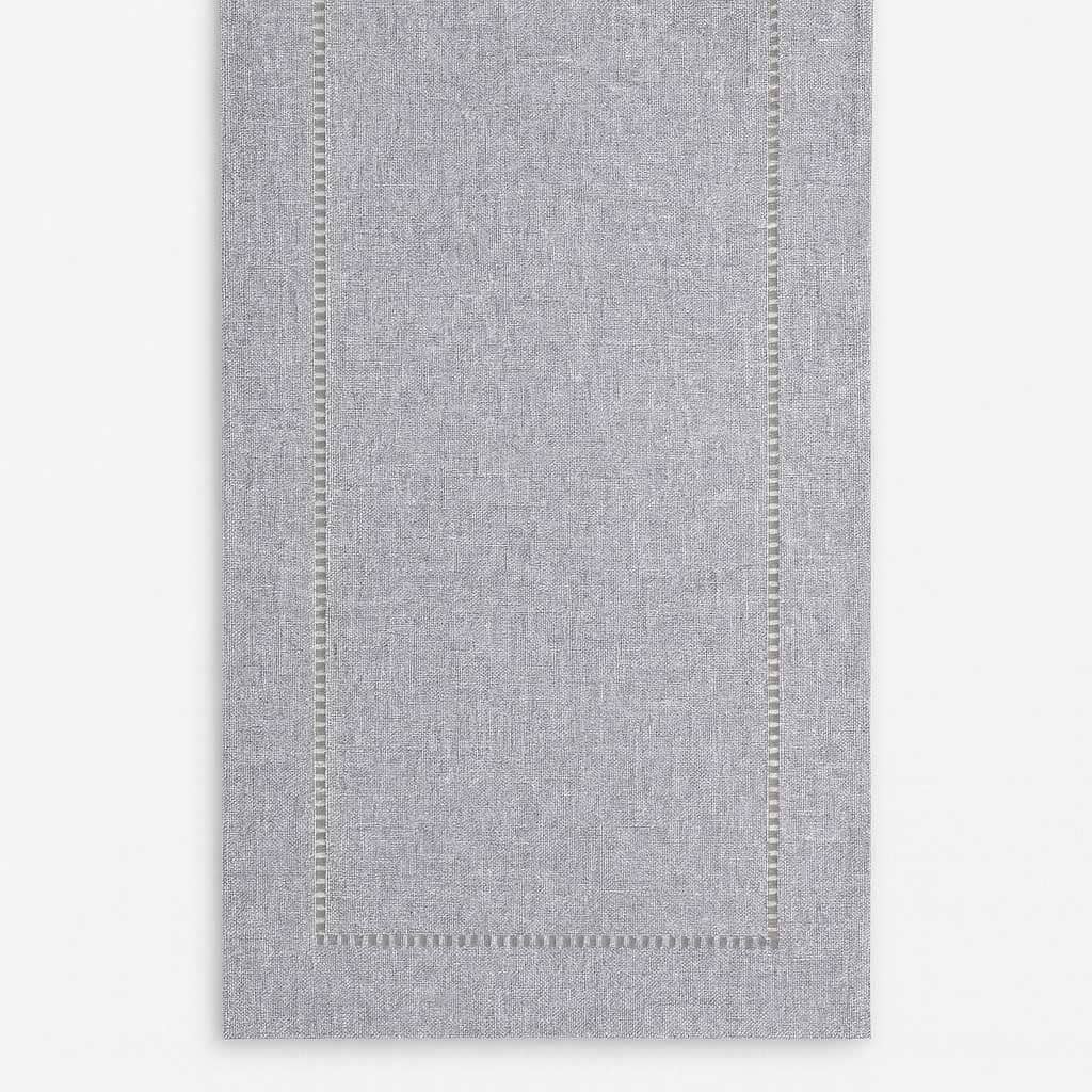 Caminho de Mesa de Linho Minimalista com Detalhe Vazado Caminho de Mesa de Linho Minimalista com Detalhe Vazado Doca Cinza 32x180cm 