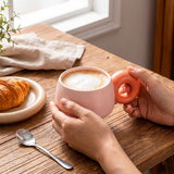 Caneca de Cerâmica com Alça Circular Caneca de Cerâmica com Alça Circular Doca 