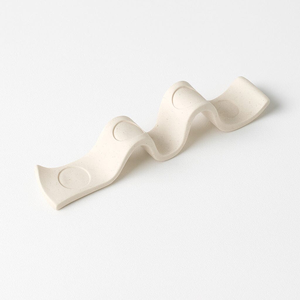 Castiçal de Cerâmica Ondulado para 3 Velas Castiçal de Cerâmica Ondulado para 3 Velas Doca Branco 