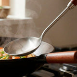 Colher Wok em Aço Inoxidável com Cabo de Madeira Colher Wok em Aço Inoxidável com Cabo de Madeira Doca 