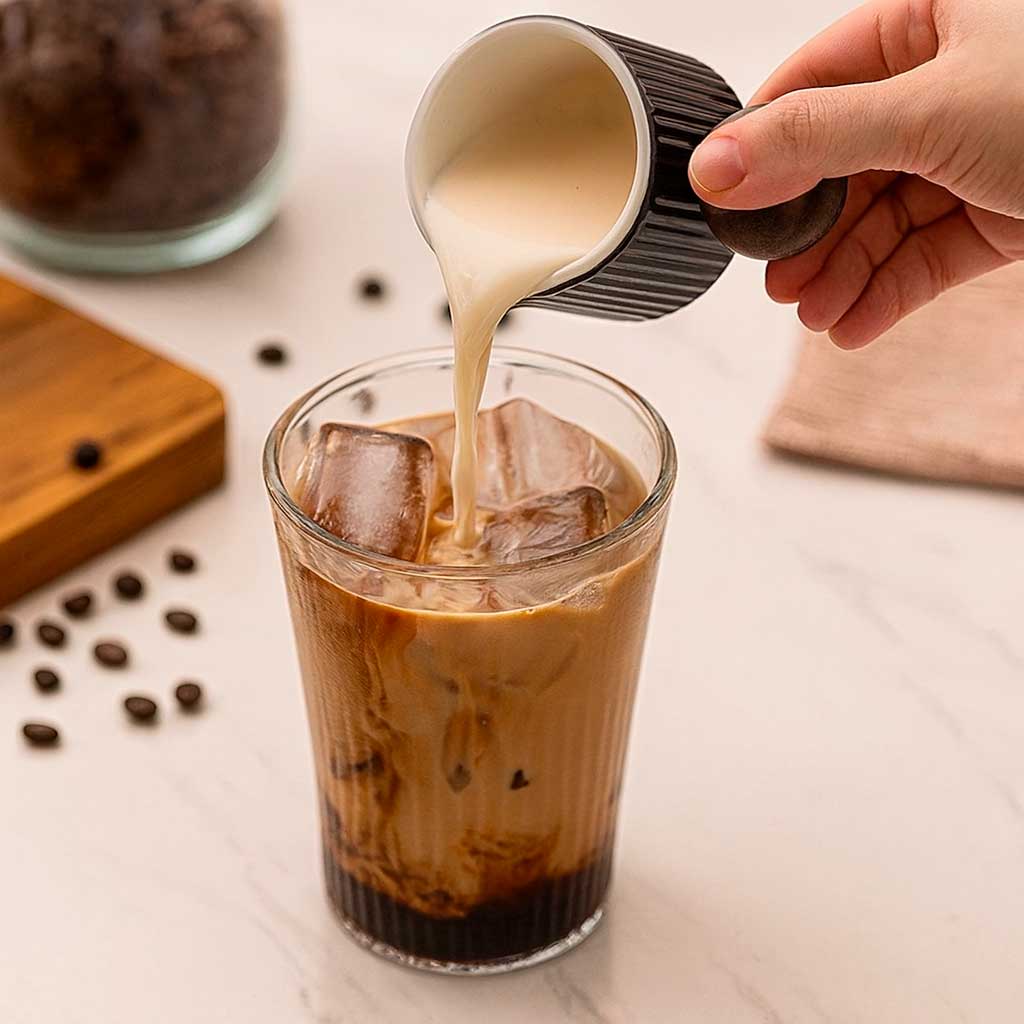 Copo Medidor de Café em Cerâmica com Alça de Madeira 90ml Copo Medidor de Café em Cerâmica com Alça de Madeira 90ml Doca 
