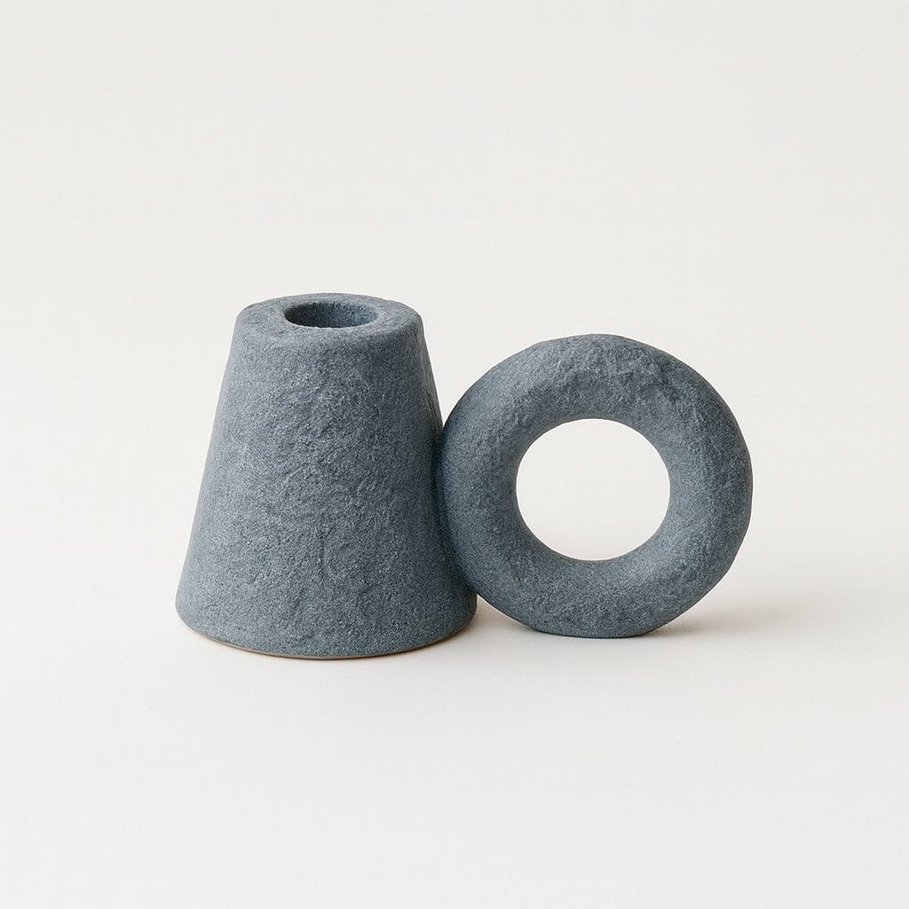 Porta Velas de Cerâmica com Design Escultórico Porta Velas de Cerâmica com Design Escultórico Doca Cinza 