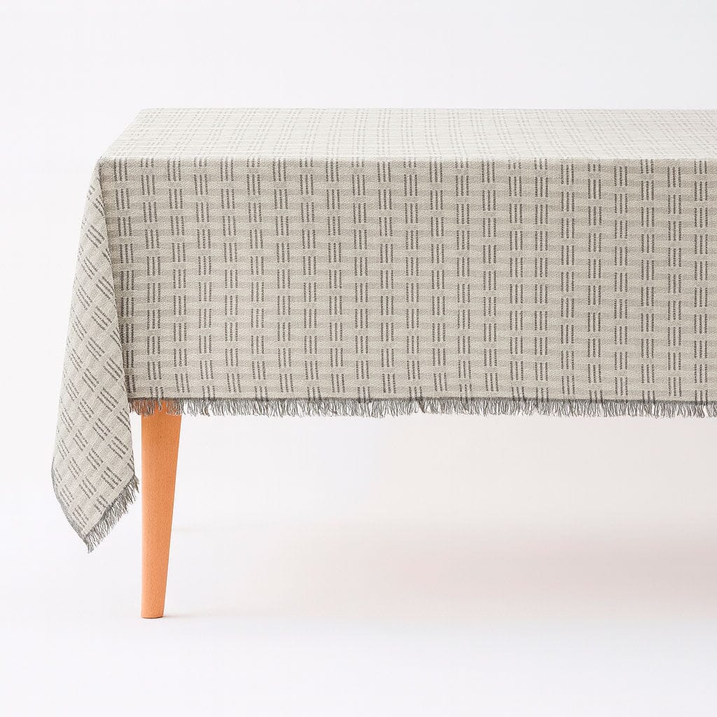 Toalha de Mesa Retangular com Borlas em Algodão Toalha de Mesa Retangular com Borlas em Algodão Doca Cinza 90x150cm 