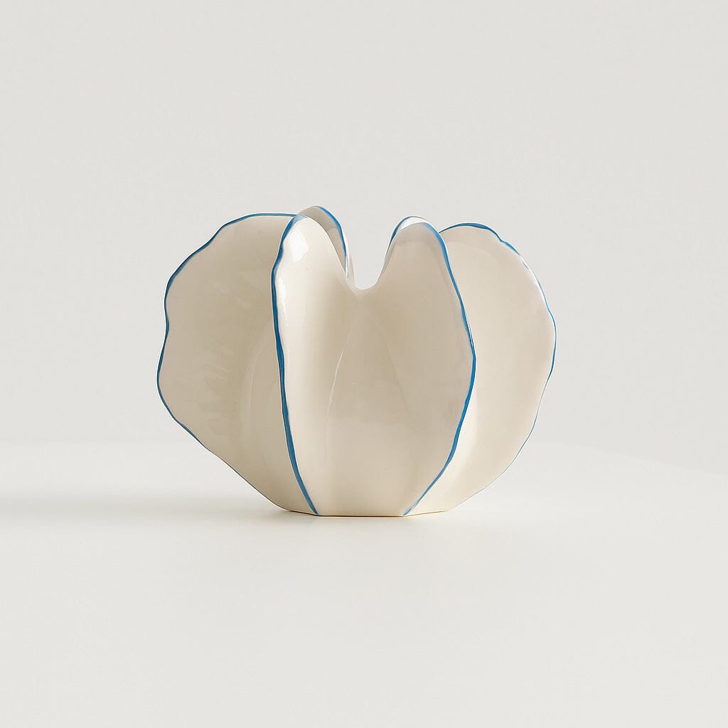 Vaso Decorativo de Cerâmica com Design Escultural em Branco e Azul Vaso Decorativo de Cerâmica com Design Escultural em Branco e Azul Doca Pequeno 